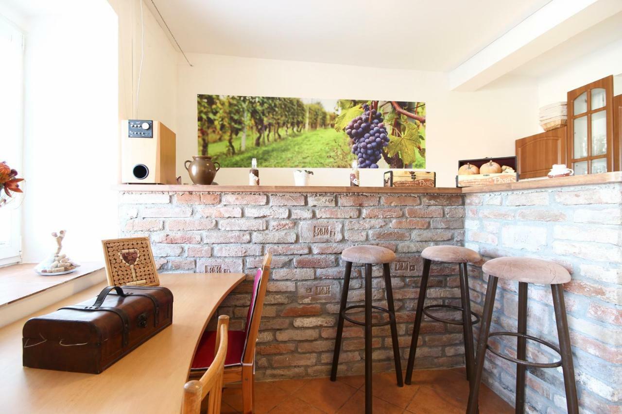 Penzion Bazen Vino Sklep U Palecku Zaječí Kültér fotó